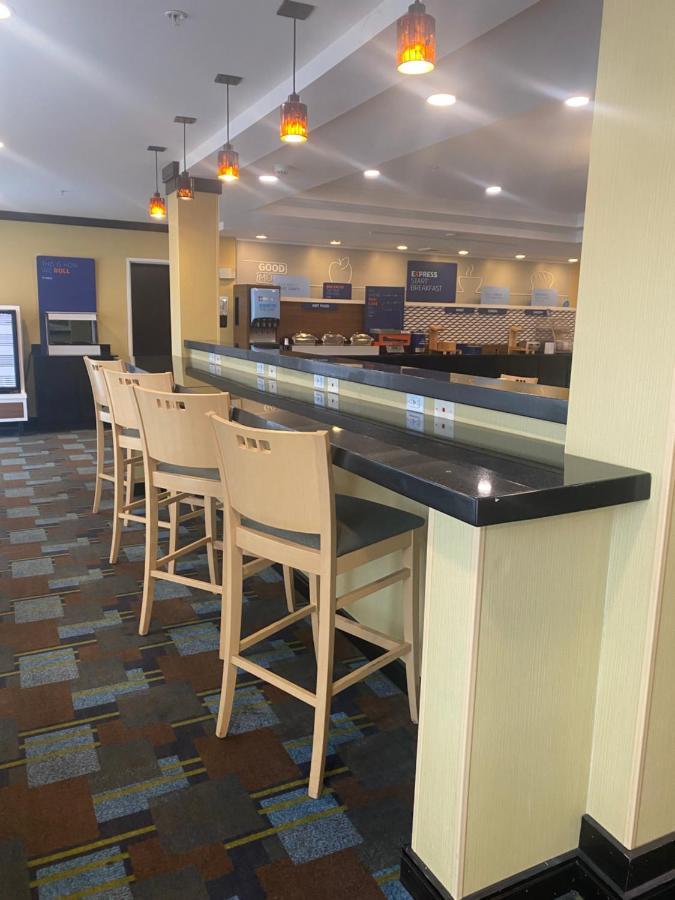 Holiday Inn Express And Suites Detroit North-Troy By Ihg Exteriör bild